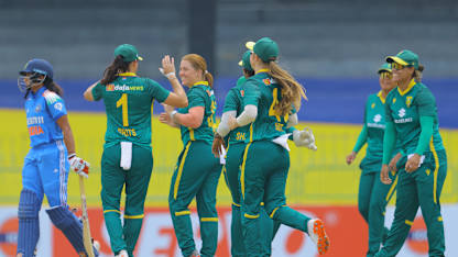 Nadine de Klerk Celebrate Wicket (3)