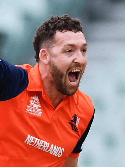 Paul van Meekeren strikes three times for Netherlands against Zimbabwe | T20WC 2022